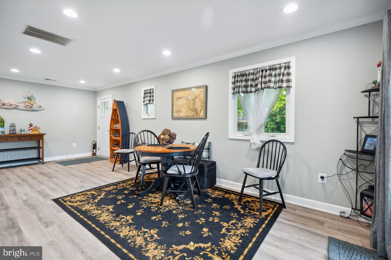 WOODLAND BEACH - Residential