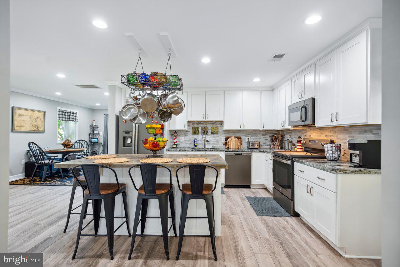 WOODLAND BEACH - Residential