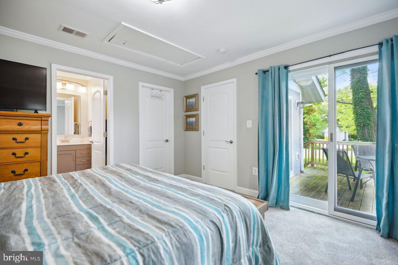 WOODLAND BEACH - Residential