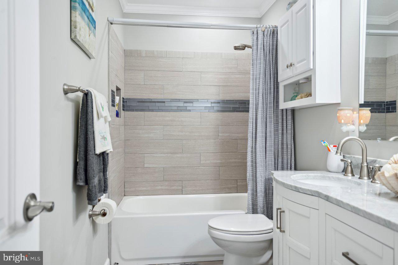 WOODLAND BEACH - Residential