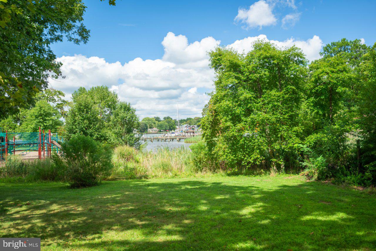 WOODLAND BEACH - Residential