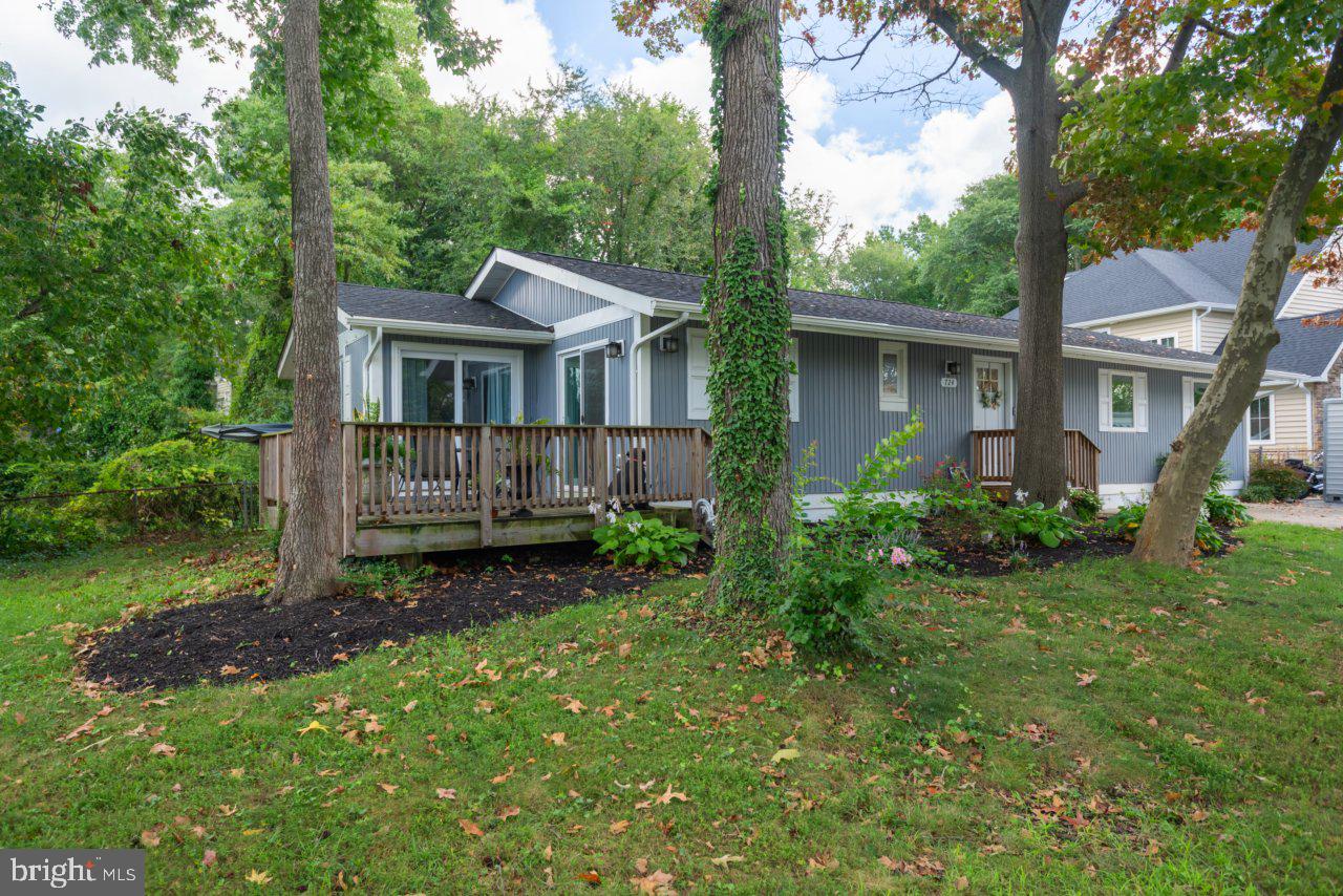 WOODLAND BEACH - Residential