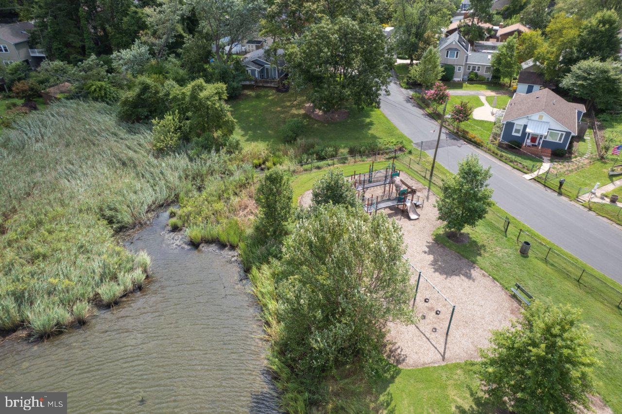 WOODLAND BEACH - Residential