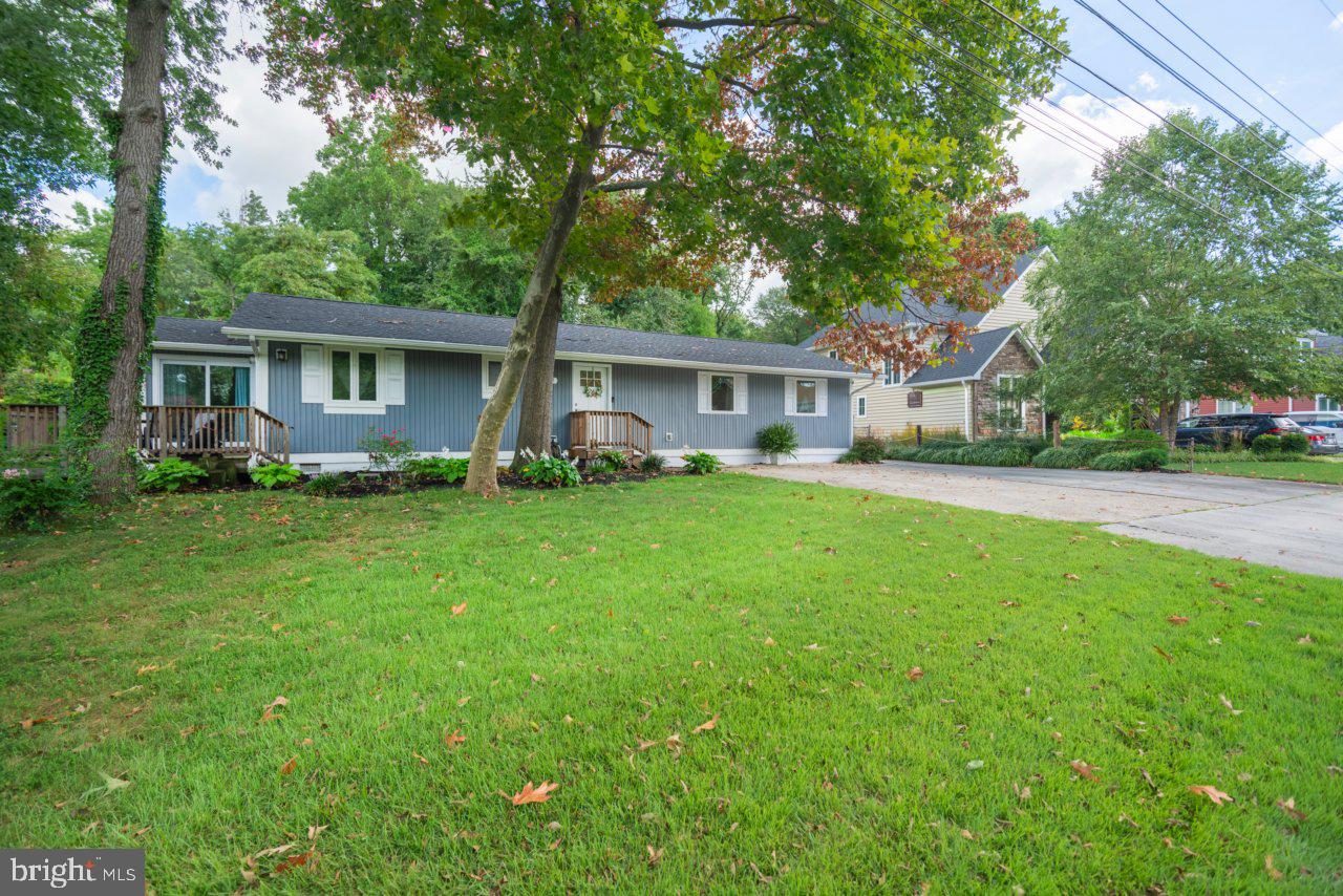 WOODLAND BEACH - Residential