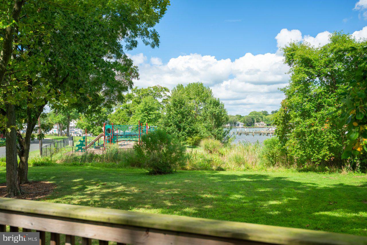 WOODLAND BEACH - Residential