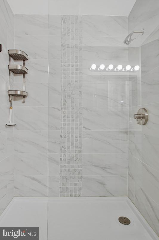 HALLMARK WOODS - Residential