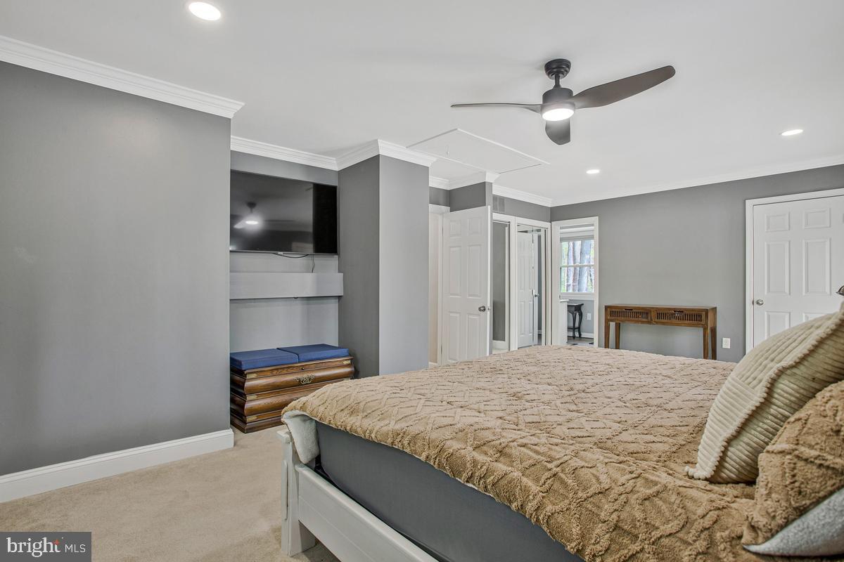 HALLMARK WOODS - Residential