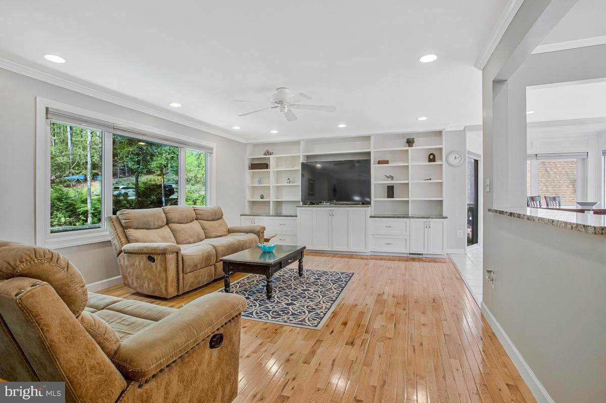 HALLMARK WOODS - Residential