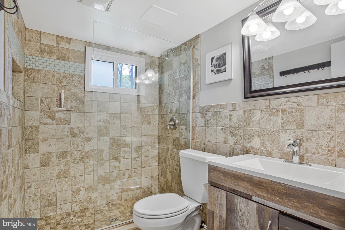 HALLMARK WOODS - Residential