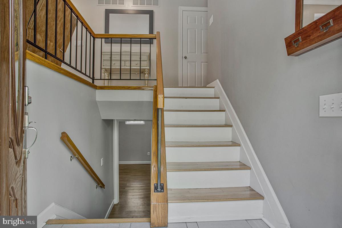 HALLMARK WOODS - Residential