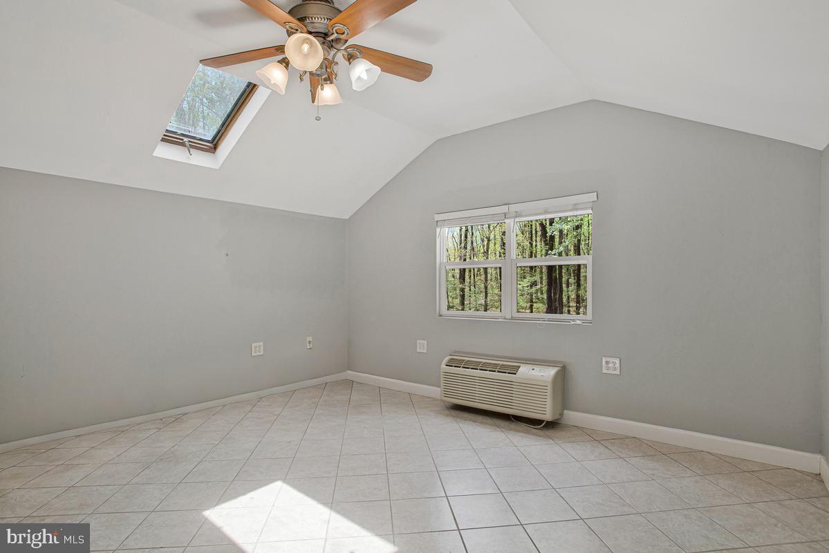 HALLMARK WOODS - Residential