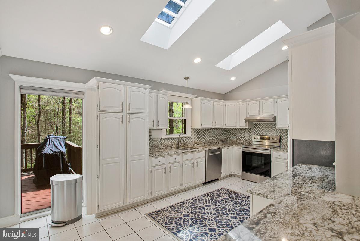 HALLMARK WOODS - Residential