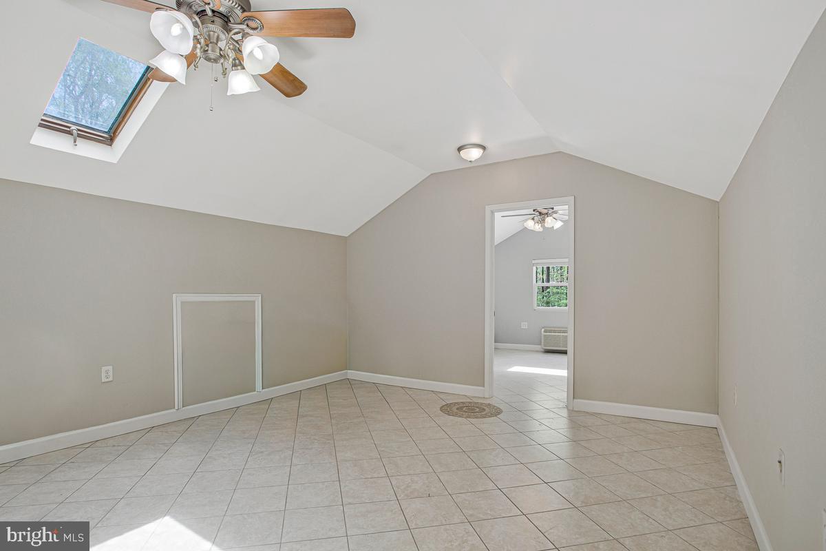 HALLMARK WOODS - Residential