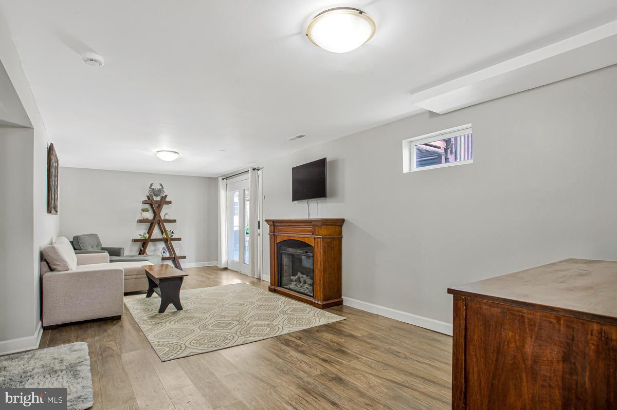 HALLMARK WOODS - Residential