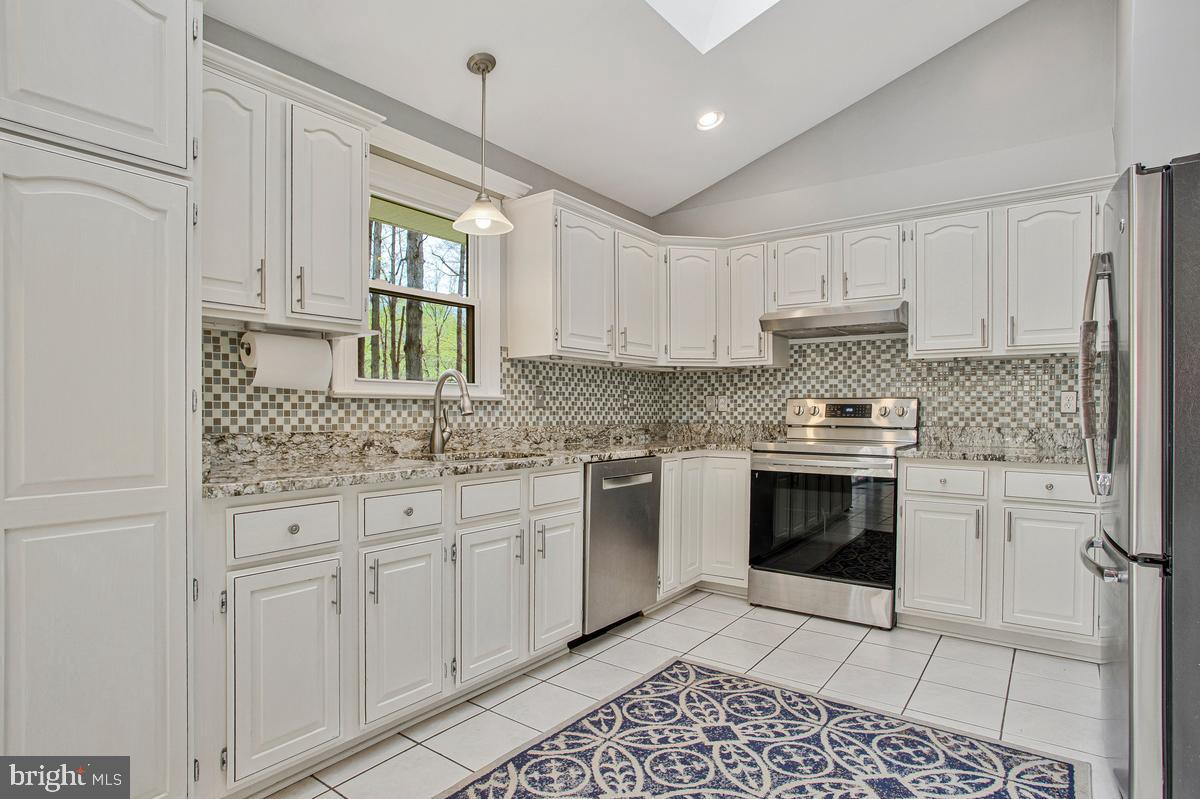 HALLMARK WOODS - Residential