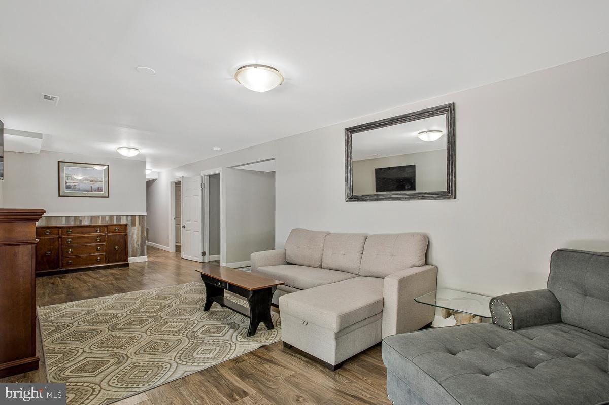 HALLMARK WOODS - Residential