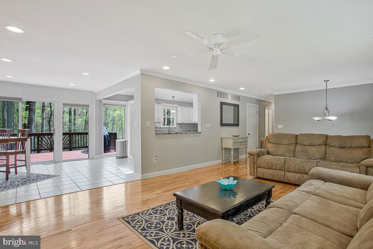 HALLMARK WOODS - Residential