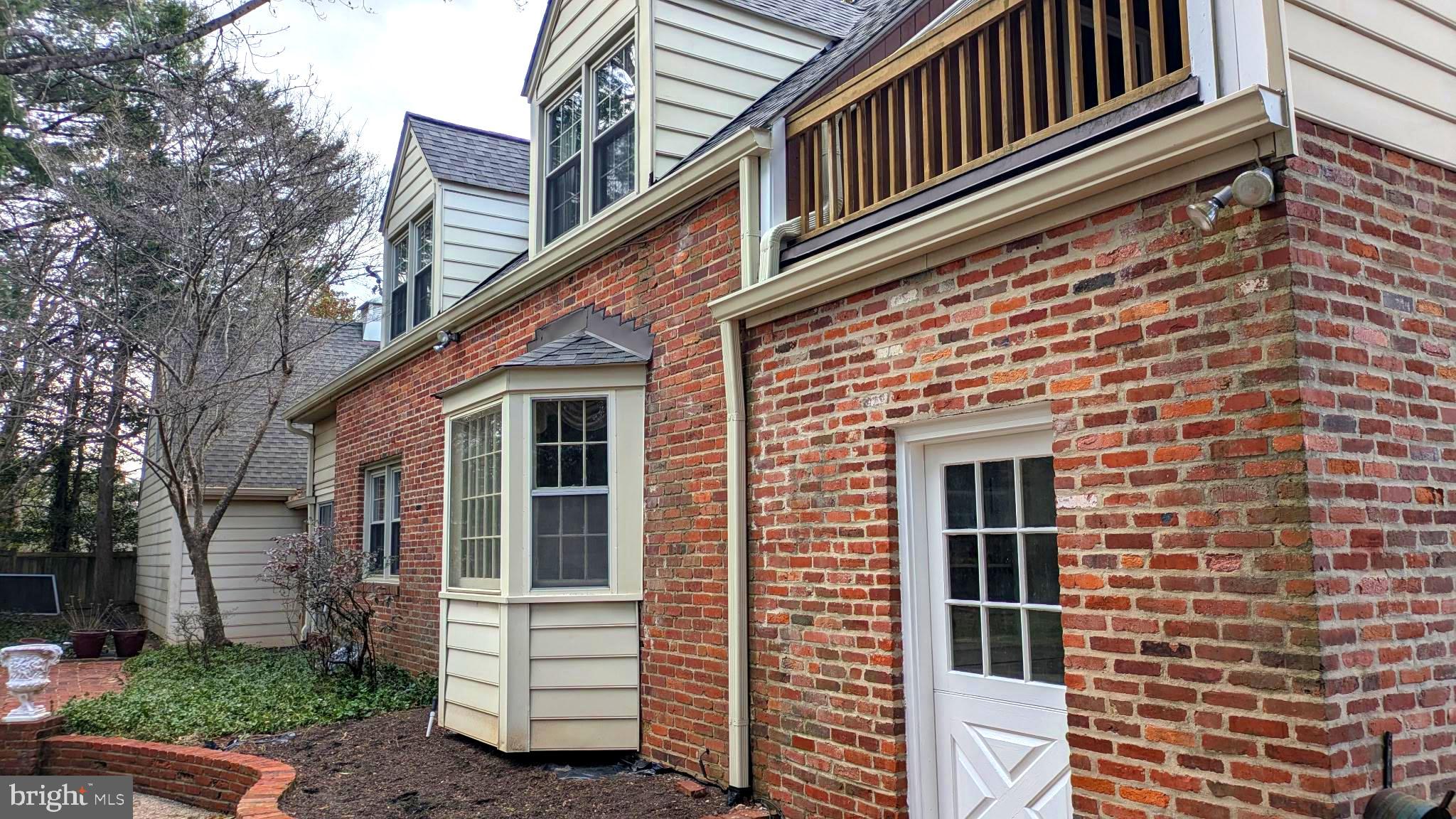 WILLIAMSBURG VILLAGE - Residential