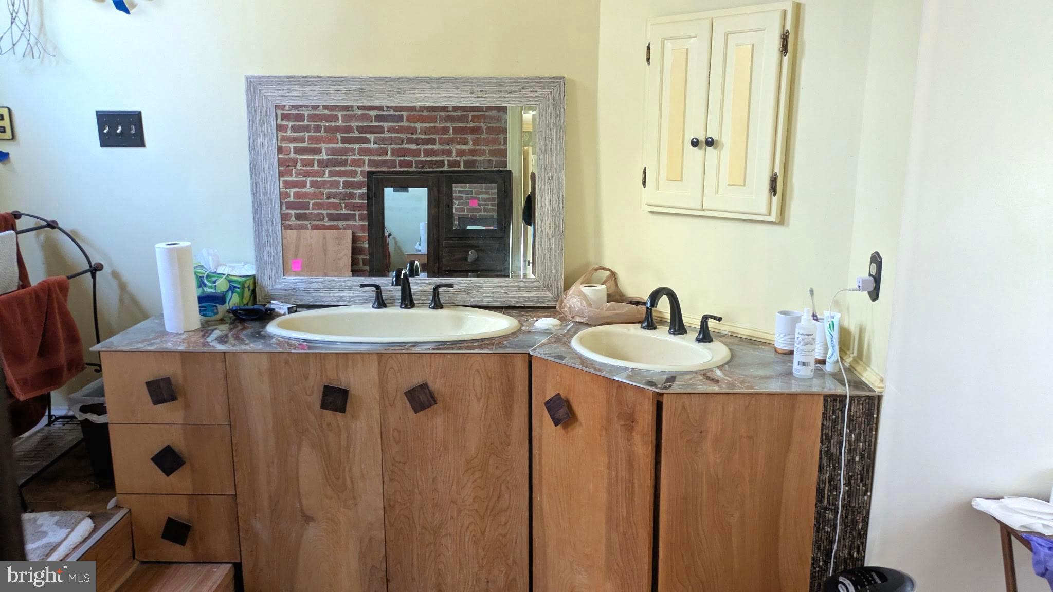 WILLIAMSBURG VILLAGE - Residential