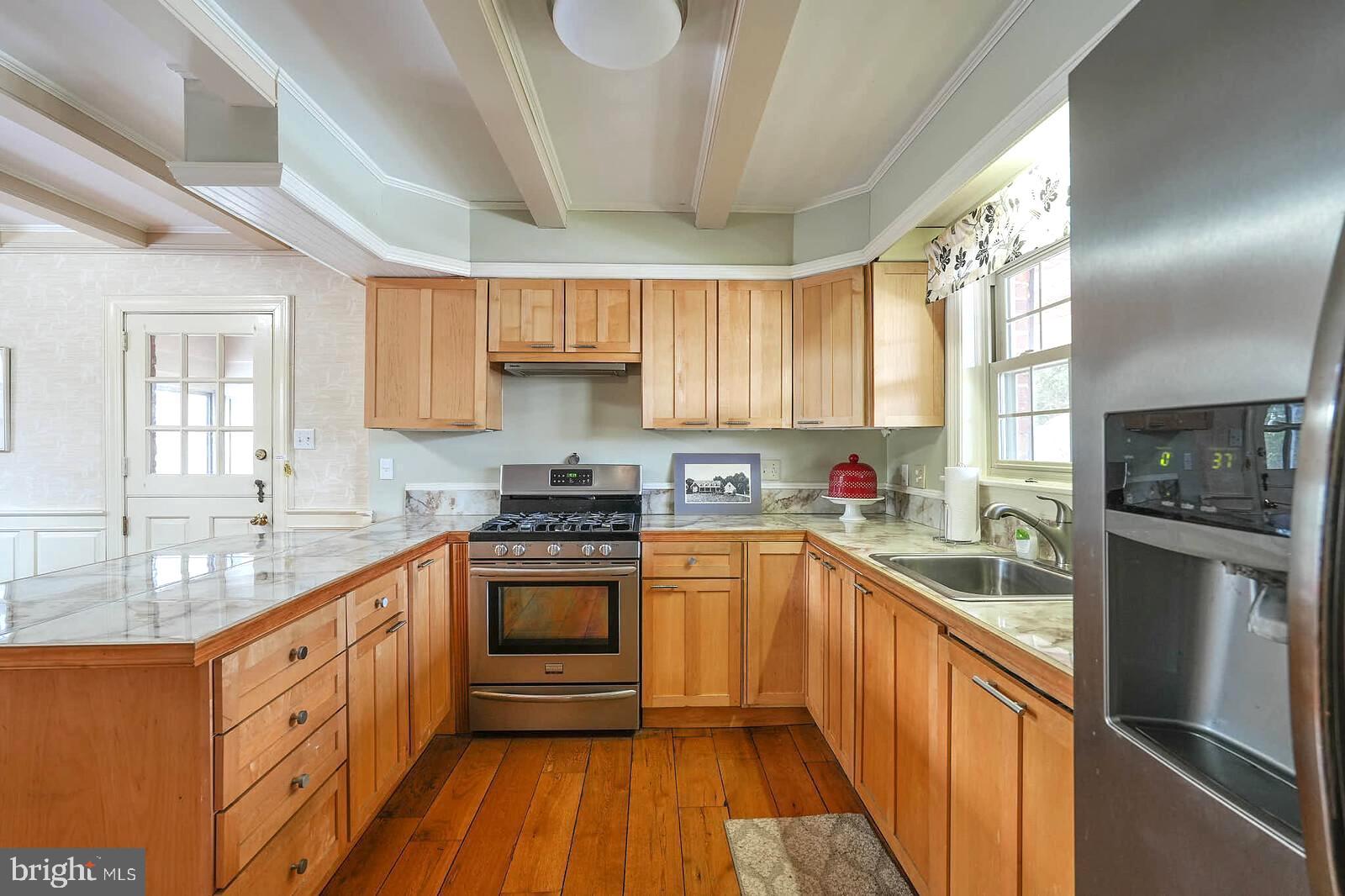 WILLIAMSBURG VILLAGE - Residential