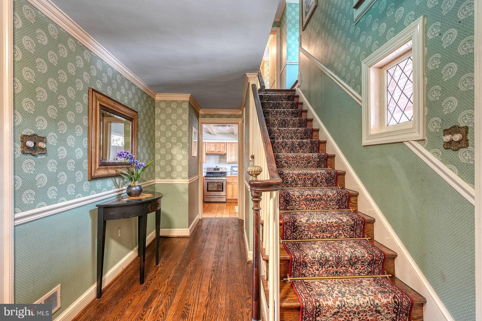 WILLIAMSBURG VILLAGE - Residential