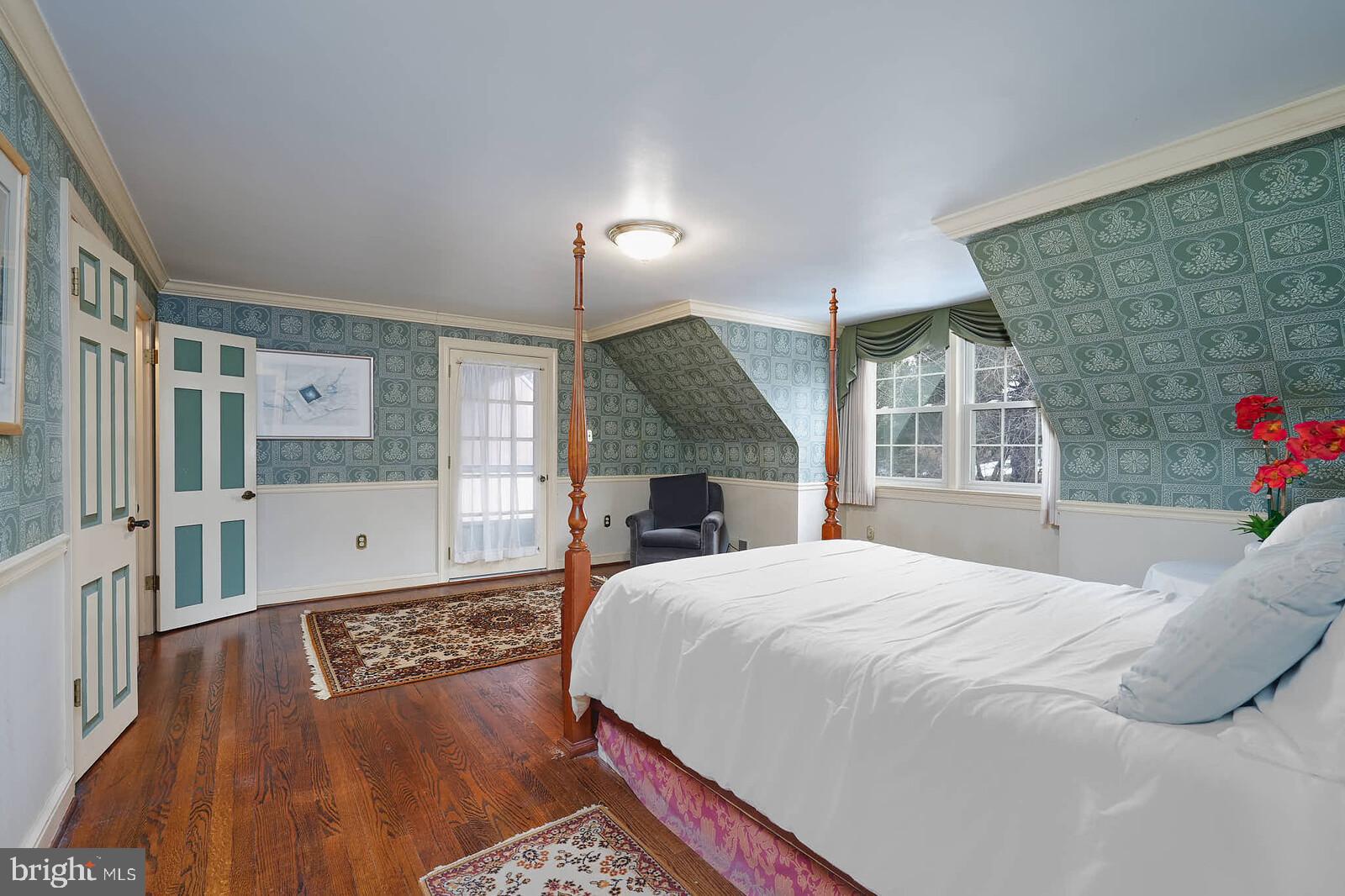 WILLIAMSBURG VILLAGE - Residential