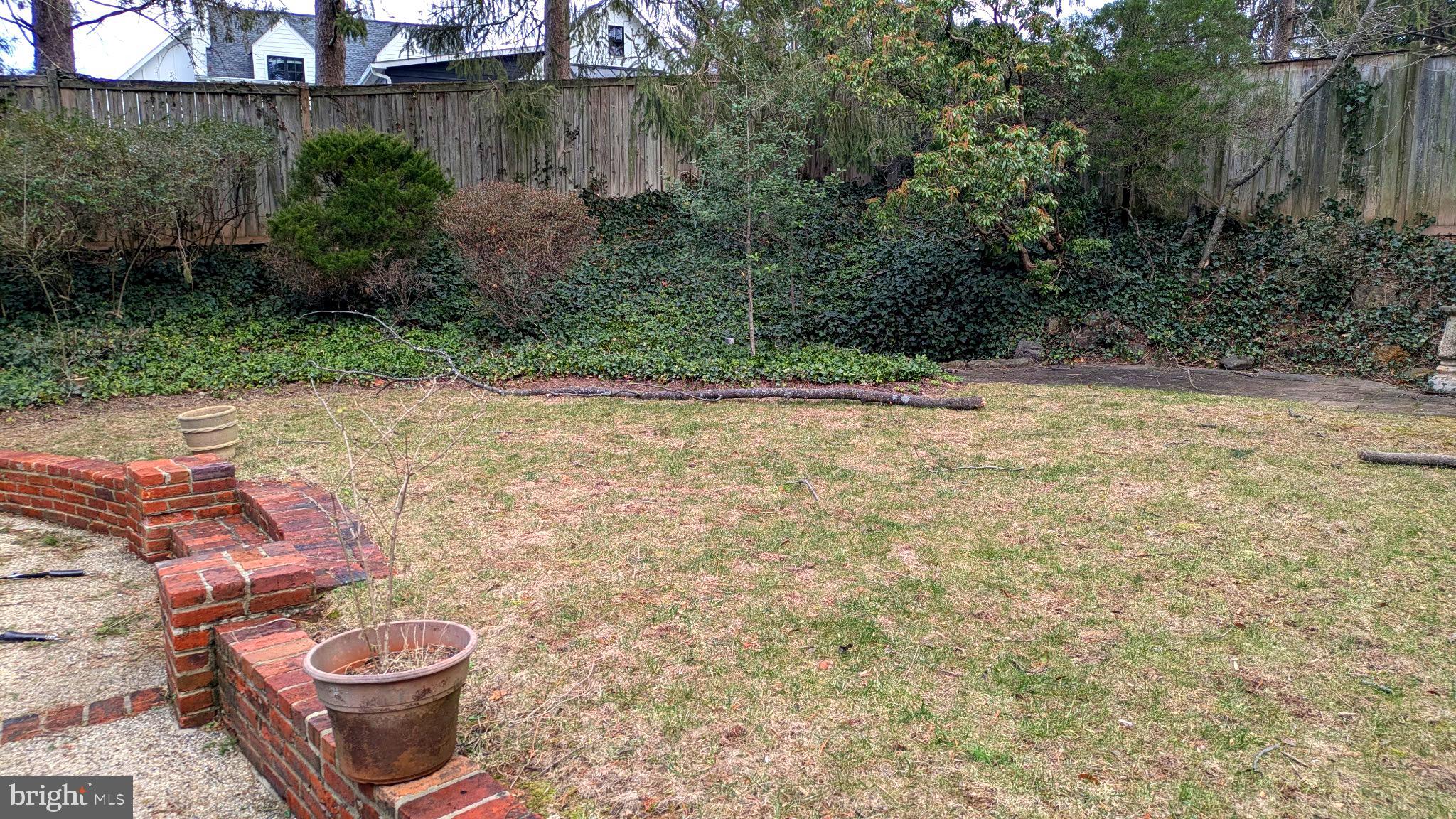 WILLIAMSBURG VILLAGE - Residential