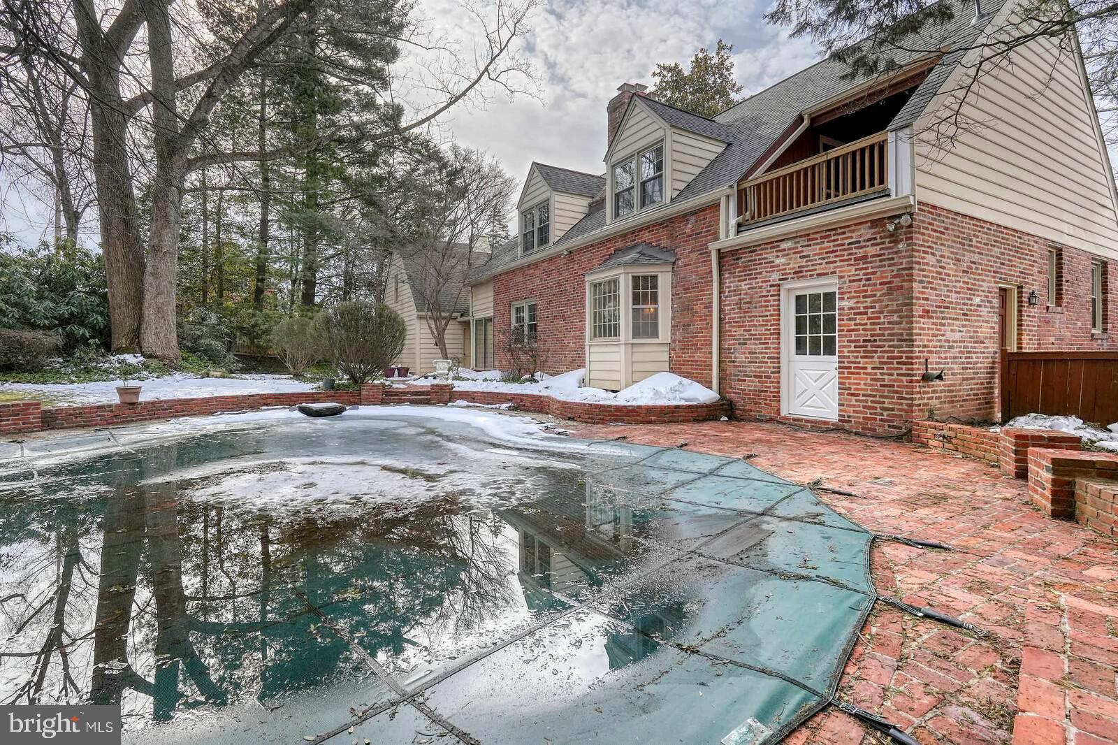 WILLIAMSBURG VILLAGE - Residential