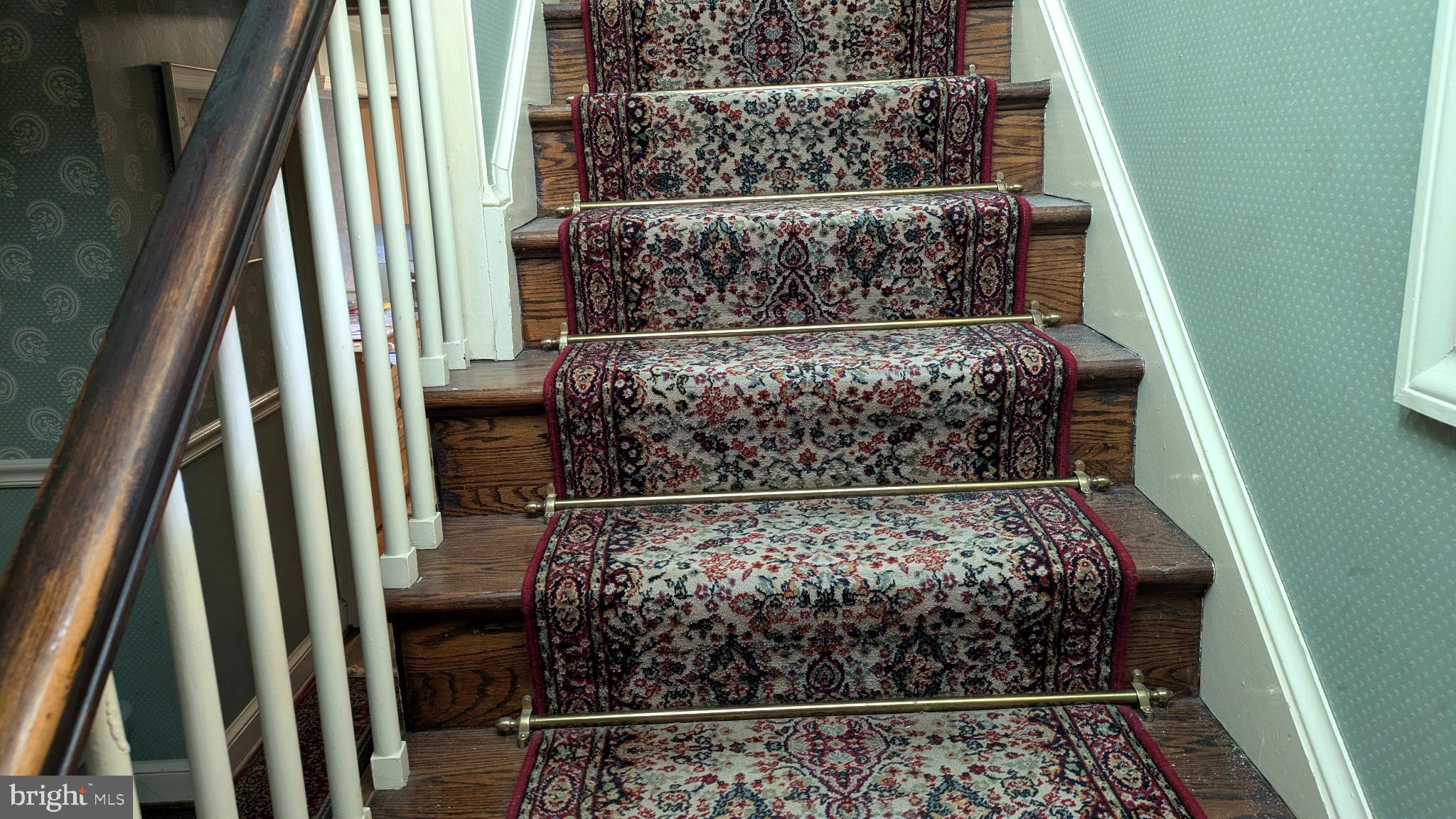 WILLIAMSBURG VILLAGE - Residential