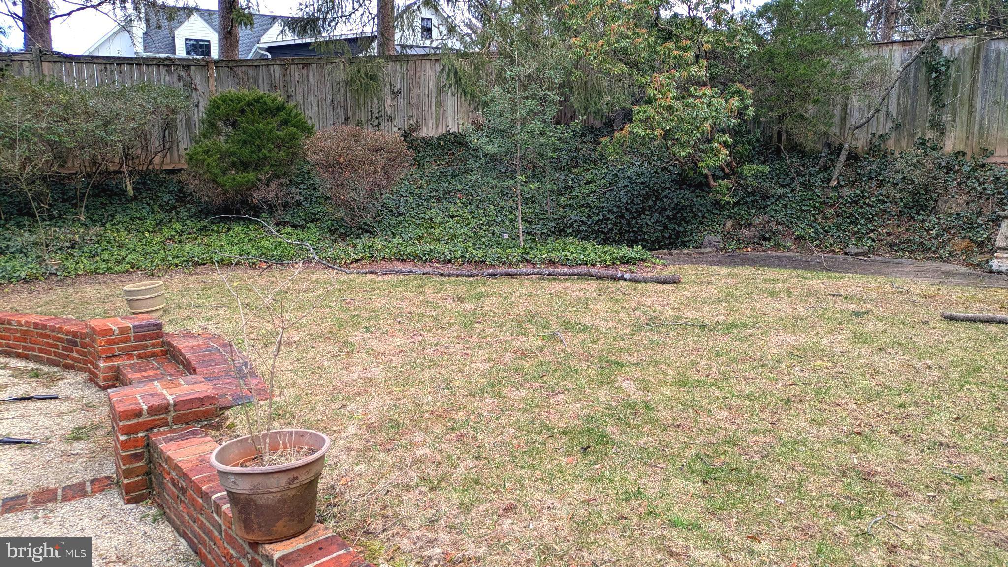 WILLIAMSBURG VILLAGE - Residential