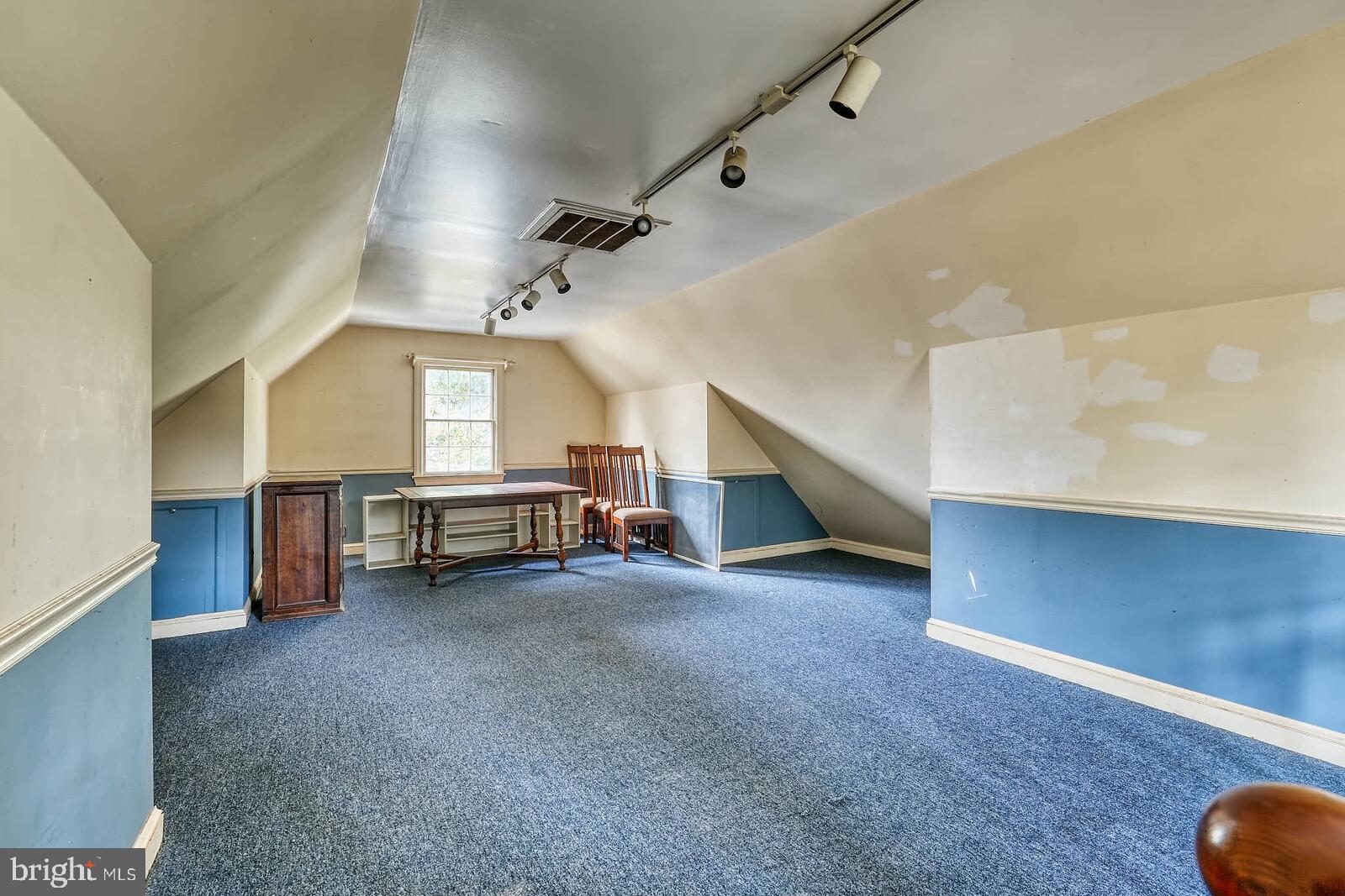 WILLIAMSBURG VILLAGE - Residential