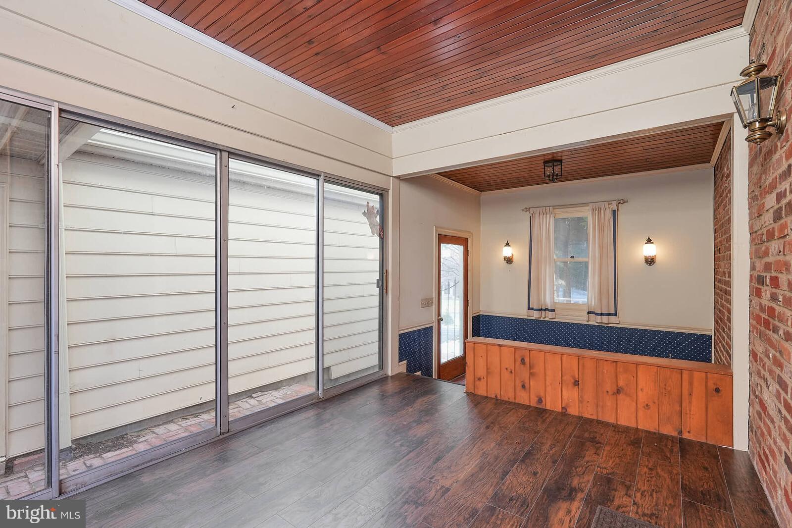 WILLIAMSBURG VILLAGE - Residential