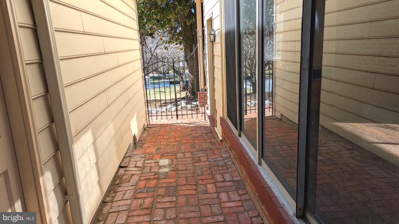 WILLIAMSBURG VILLAGE - Residential