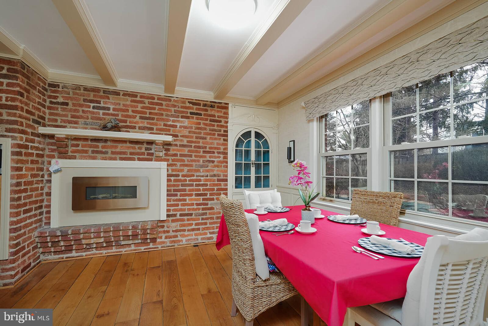 WILLIAMSBURG VILLAGE - Residential