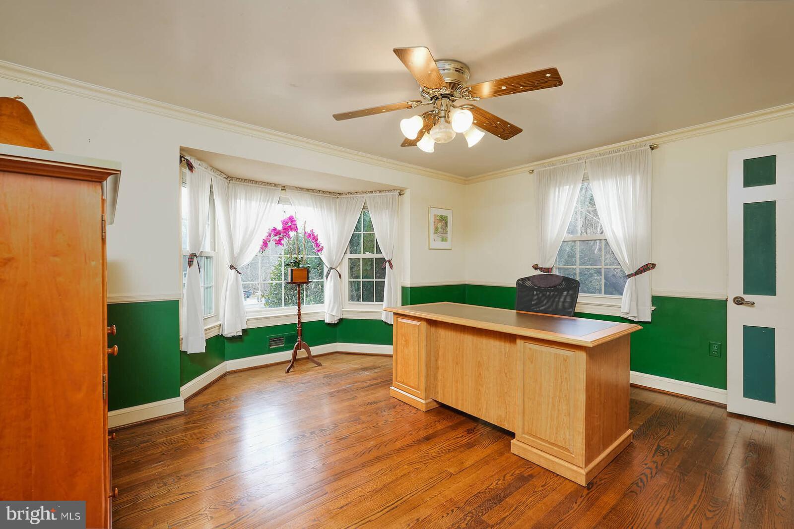 WILLIAMSBURG VILLAGE - Residential