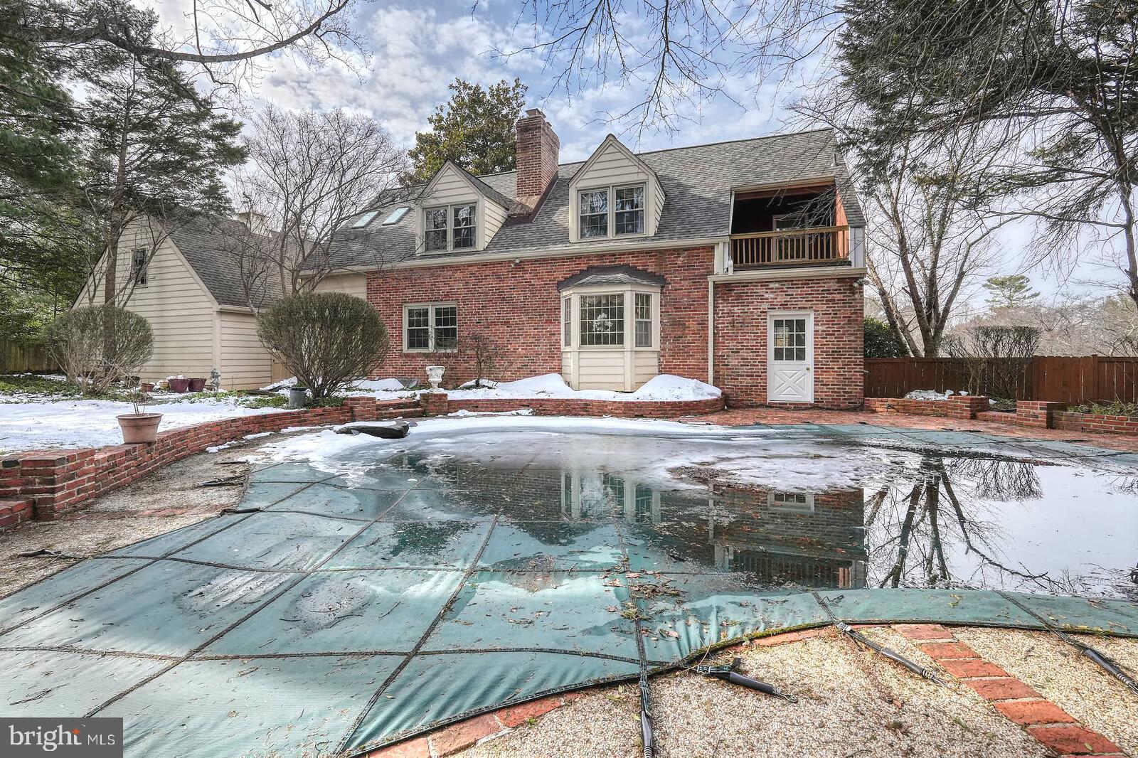 WILLIAMSBURG VILLAGE - Residential