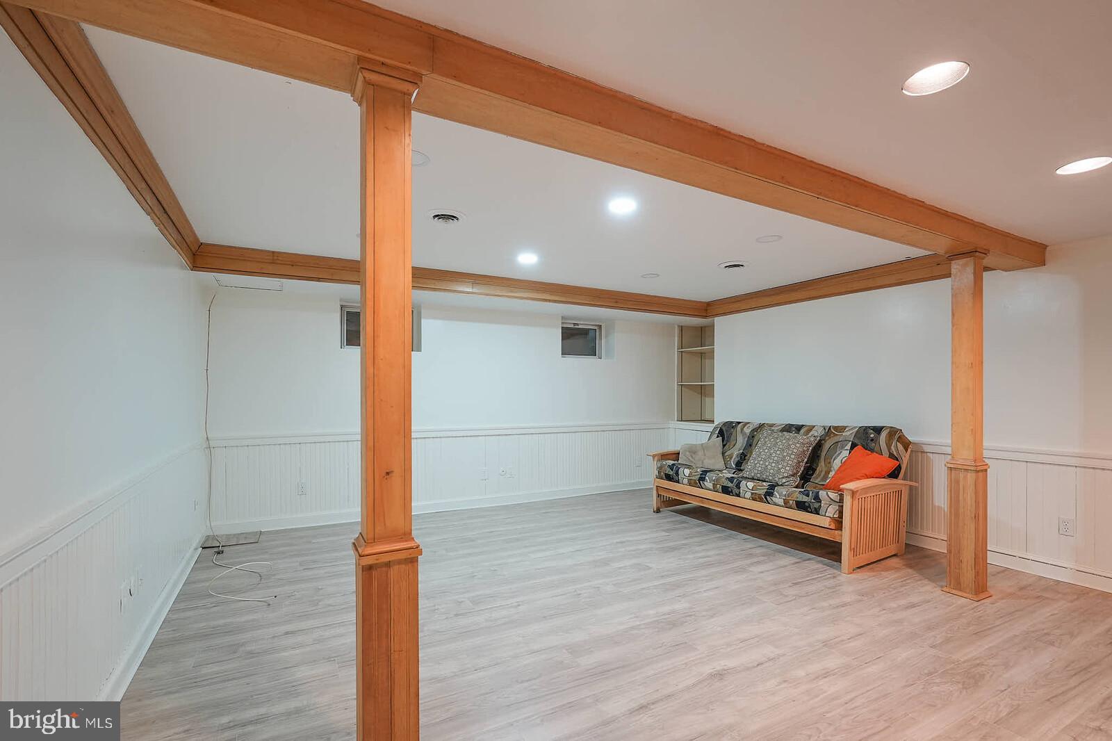 WILLIAMSBURG VILLAGE - Residential