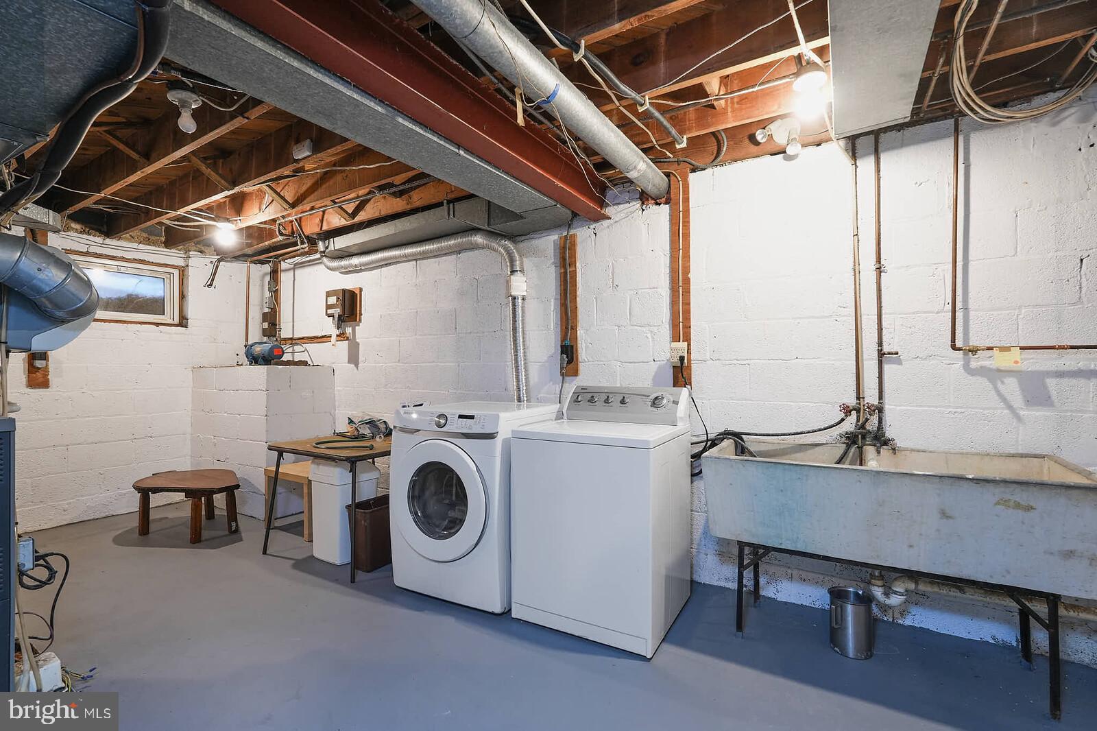 WILLIAMSBURG VILLAGE - Residential