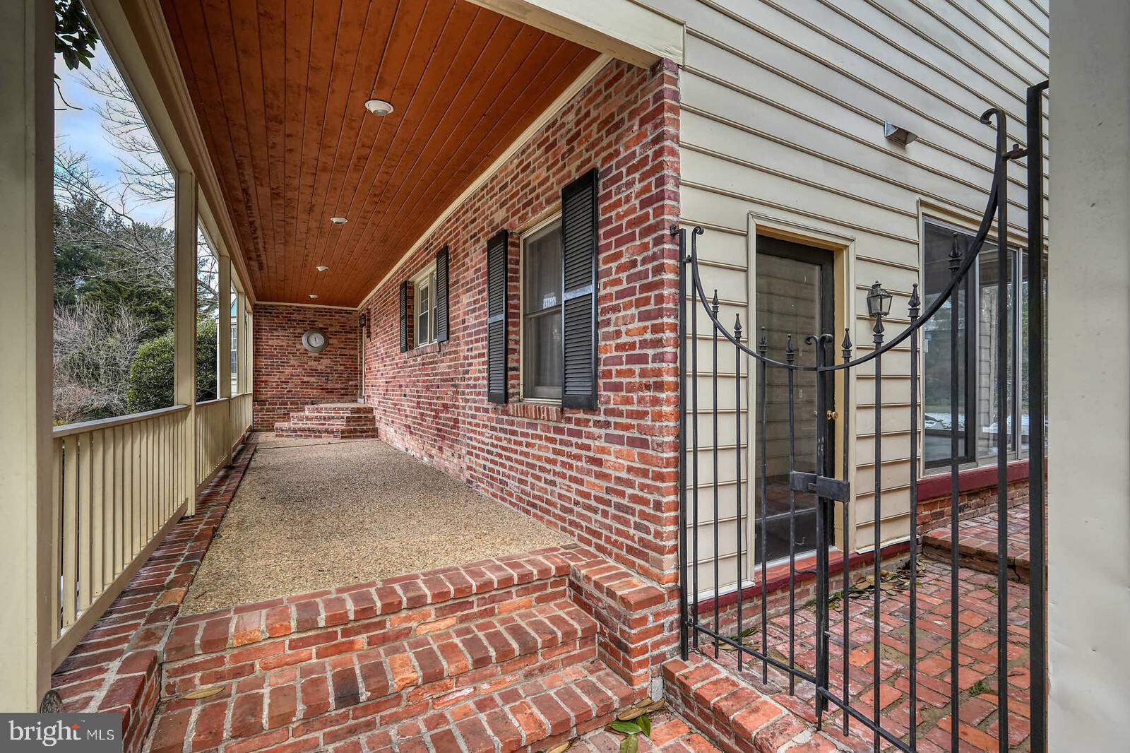 WILLIAMSBURG VILLAGE - Residential