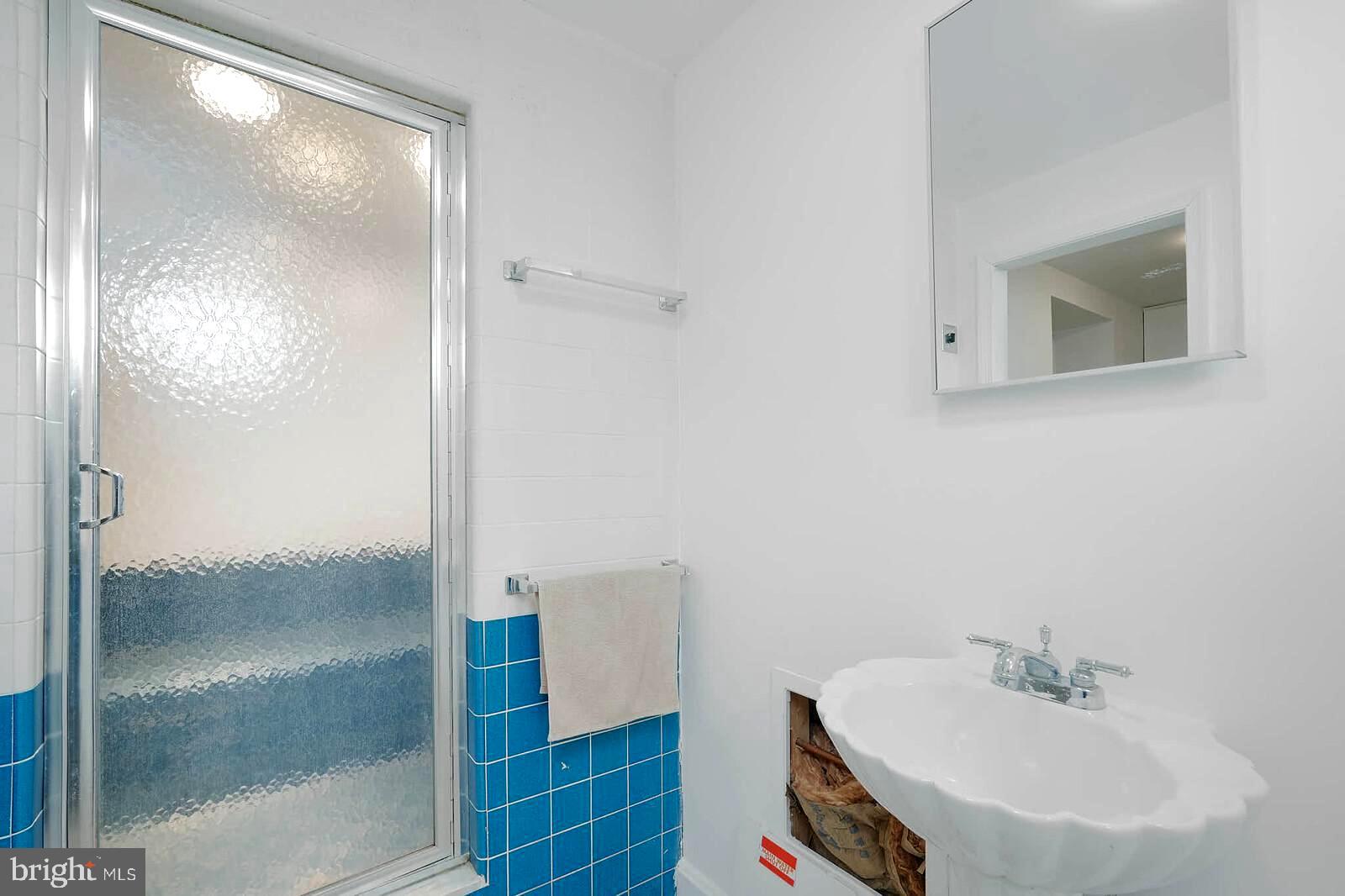 WILLIAMSBURG VILLAGE - Residential