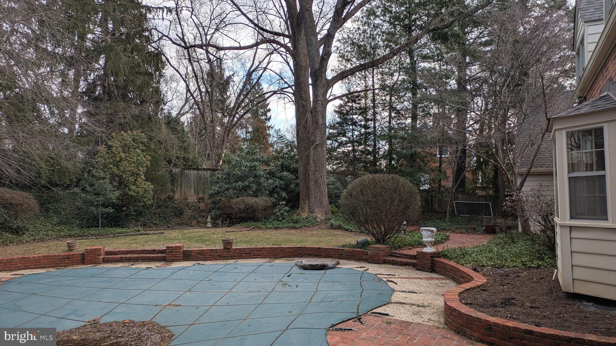 WILLIAMSBURG VILLAGE - Residential