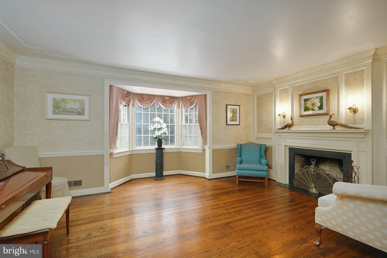 WILLIAMSBURG VILLAGE - Residential