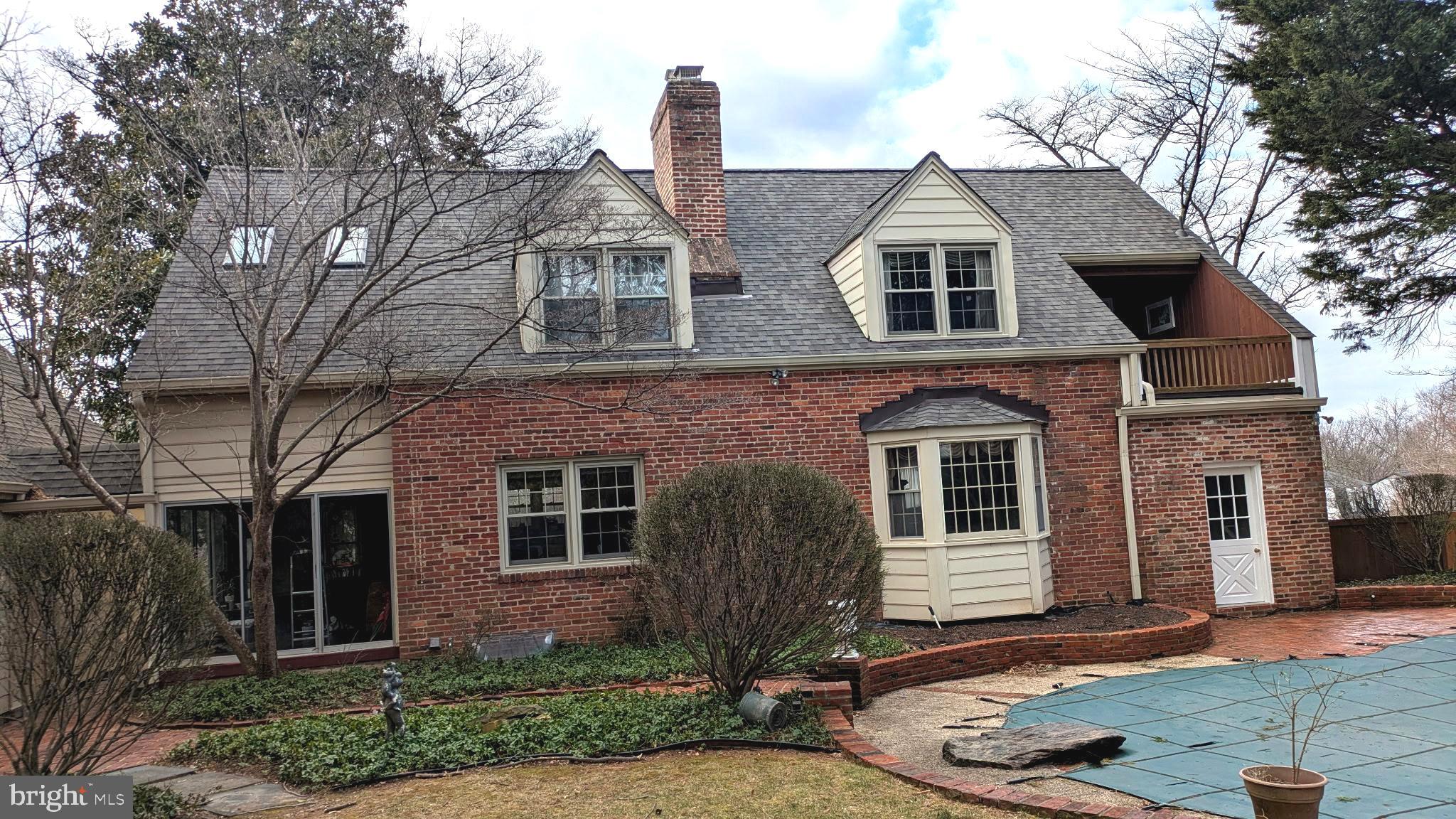 WILLIAMSBURG VILLAGE - Residential