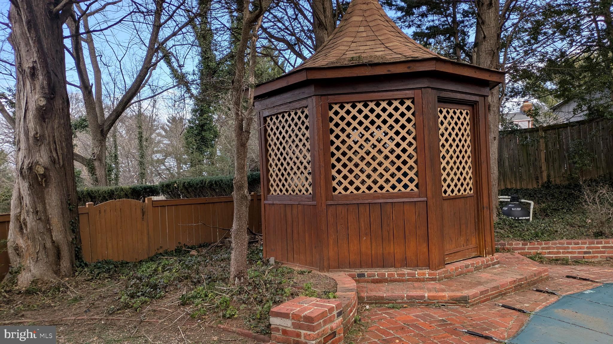 WILLIAMSBURG VILLAGE - Residential