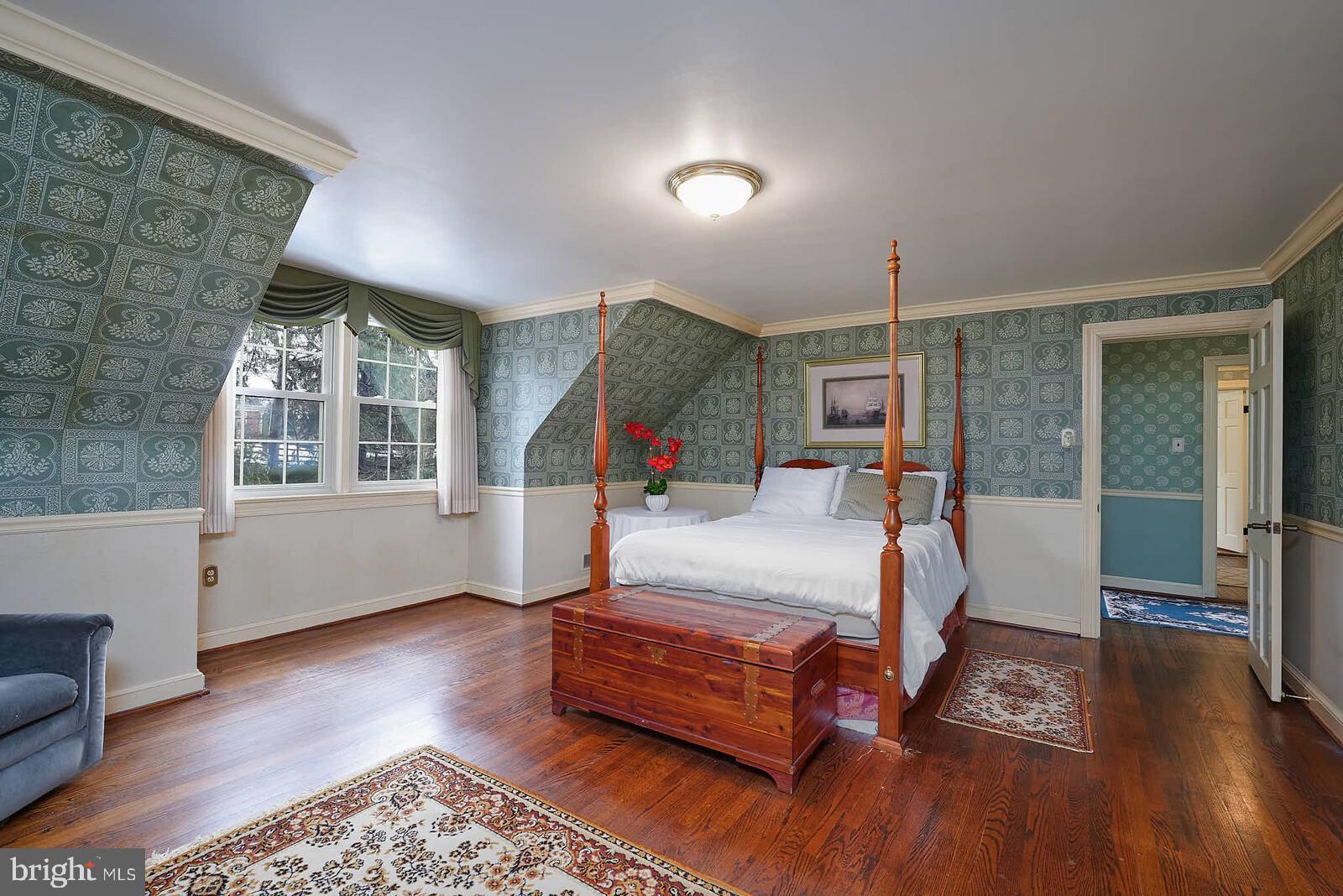 WILLIAMSBURG VILLAGE - Residential