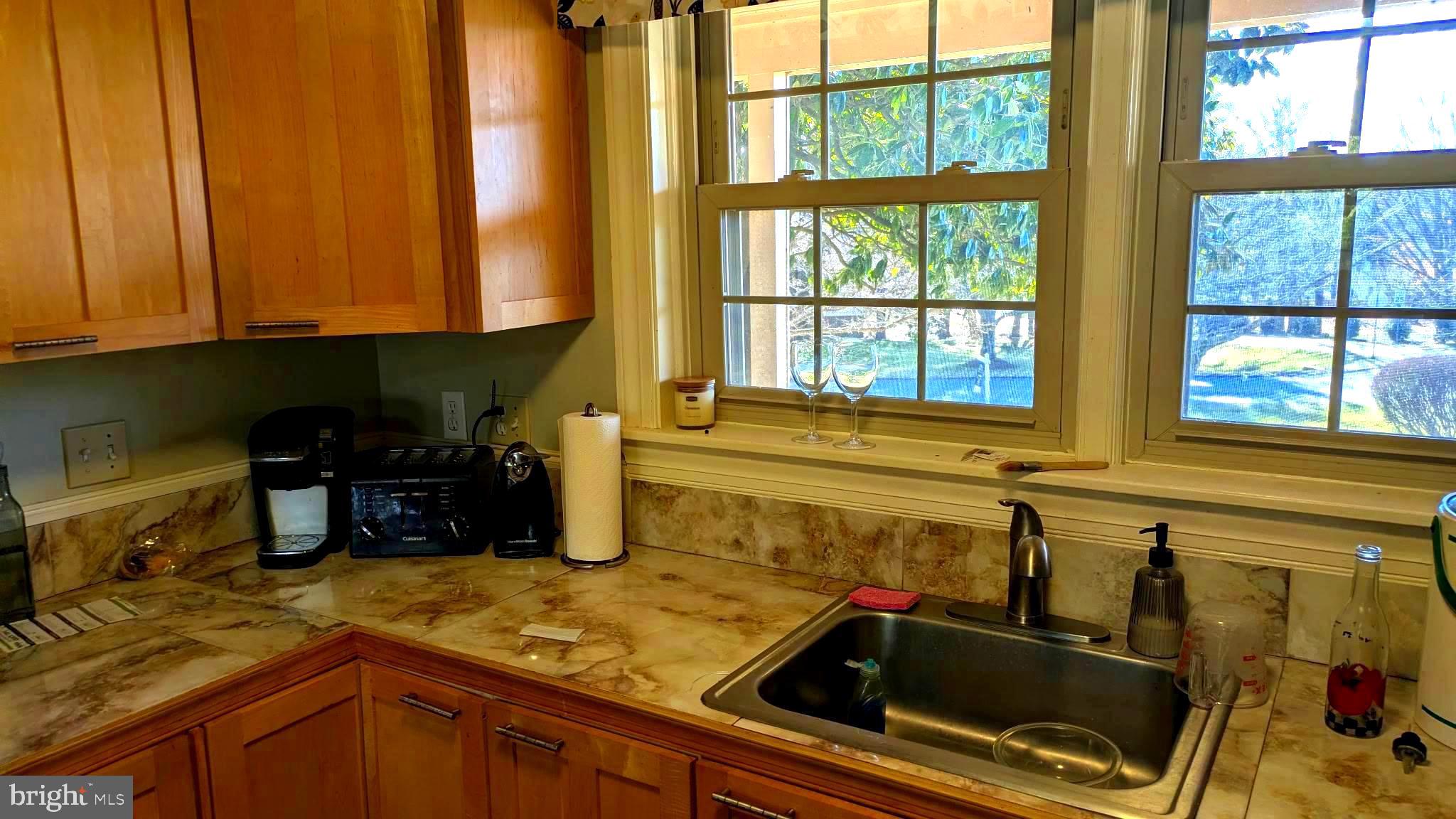 WILLIAMSBURG VILLAGE - Residential