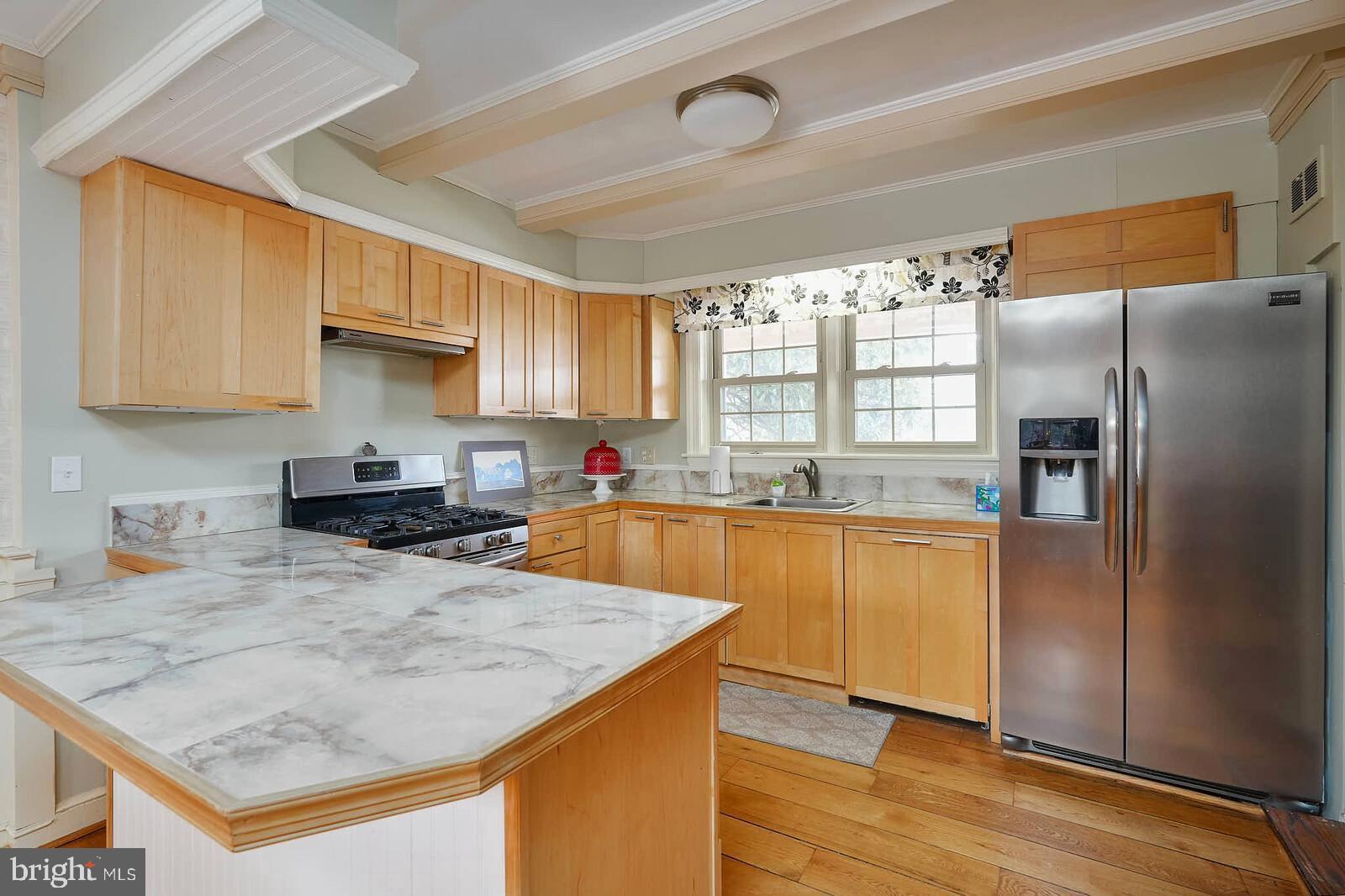 WILLIAMSBURG VILLAGE - Residential