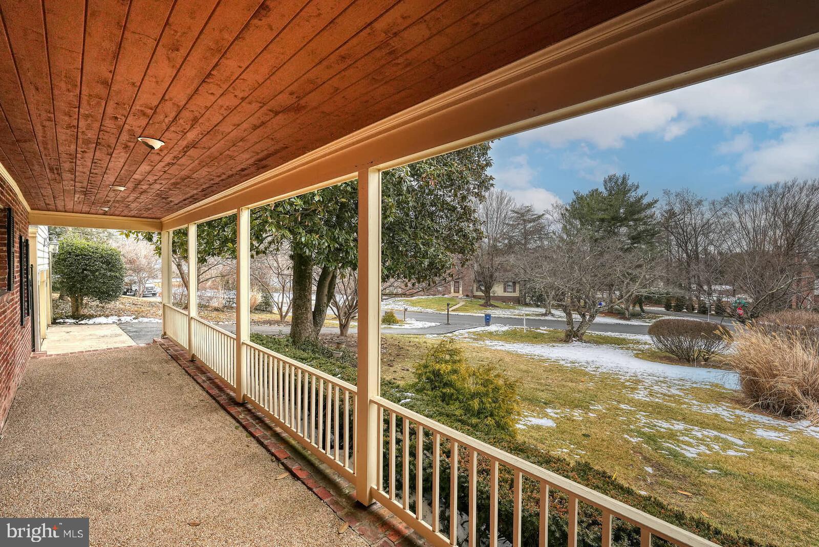 WILLIAMSBURG VILLAGE - Residential