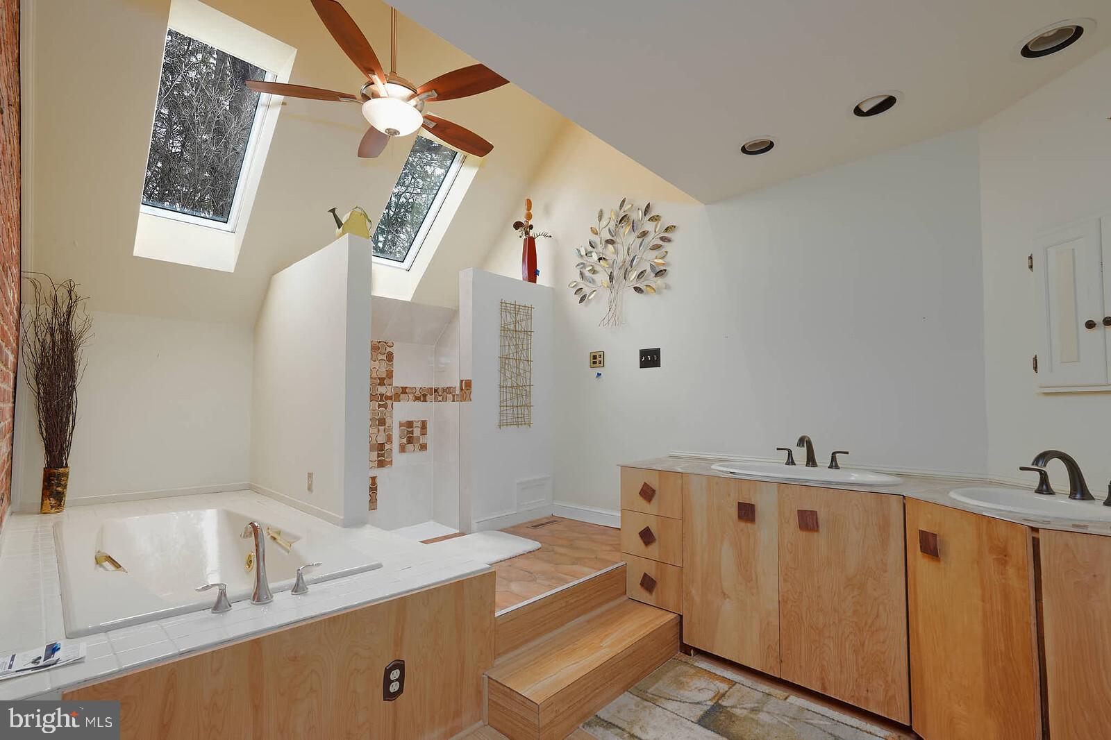 WILLIAMSBURG VILLAGE - Residential