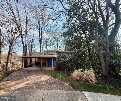 Photo of 2705 N Upshur Street, ARLINGTON, VA 22207 (MLS # VAAR2069880)